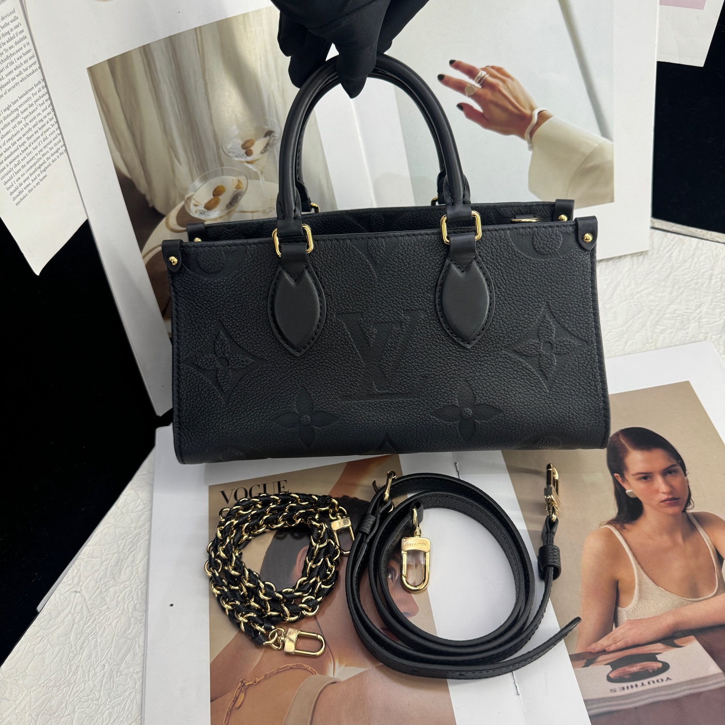 LV Onthego Tote Black Leather Crossbody Authentic - Image 2