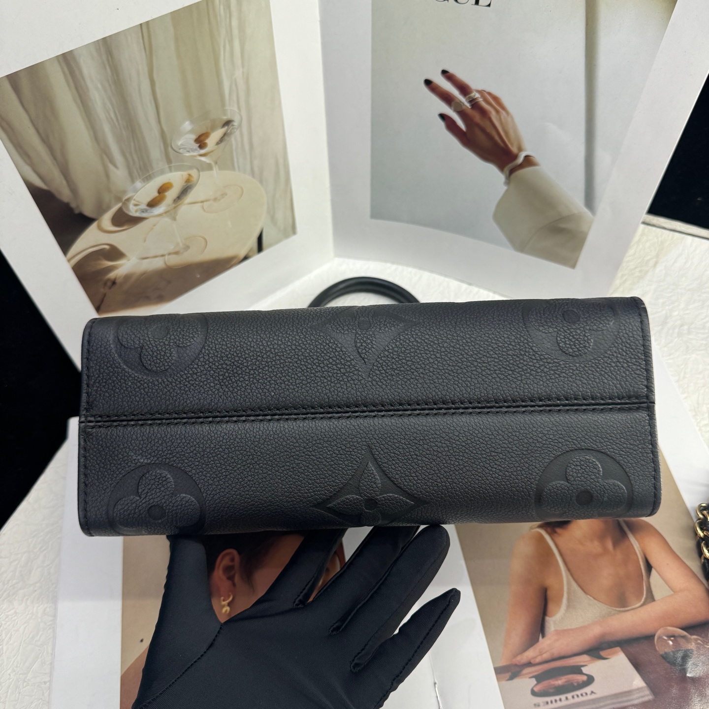 LV Onthego Tote Black Leather Crossbody Authentic - Image 6