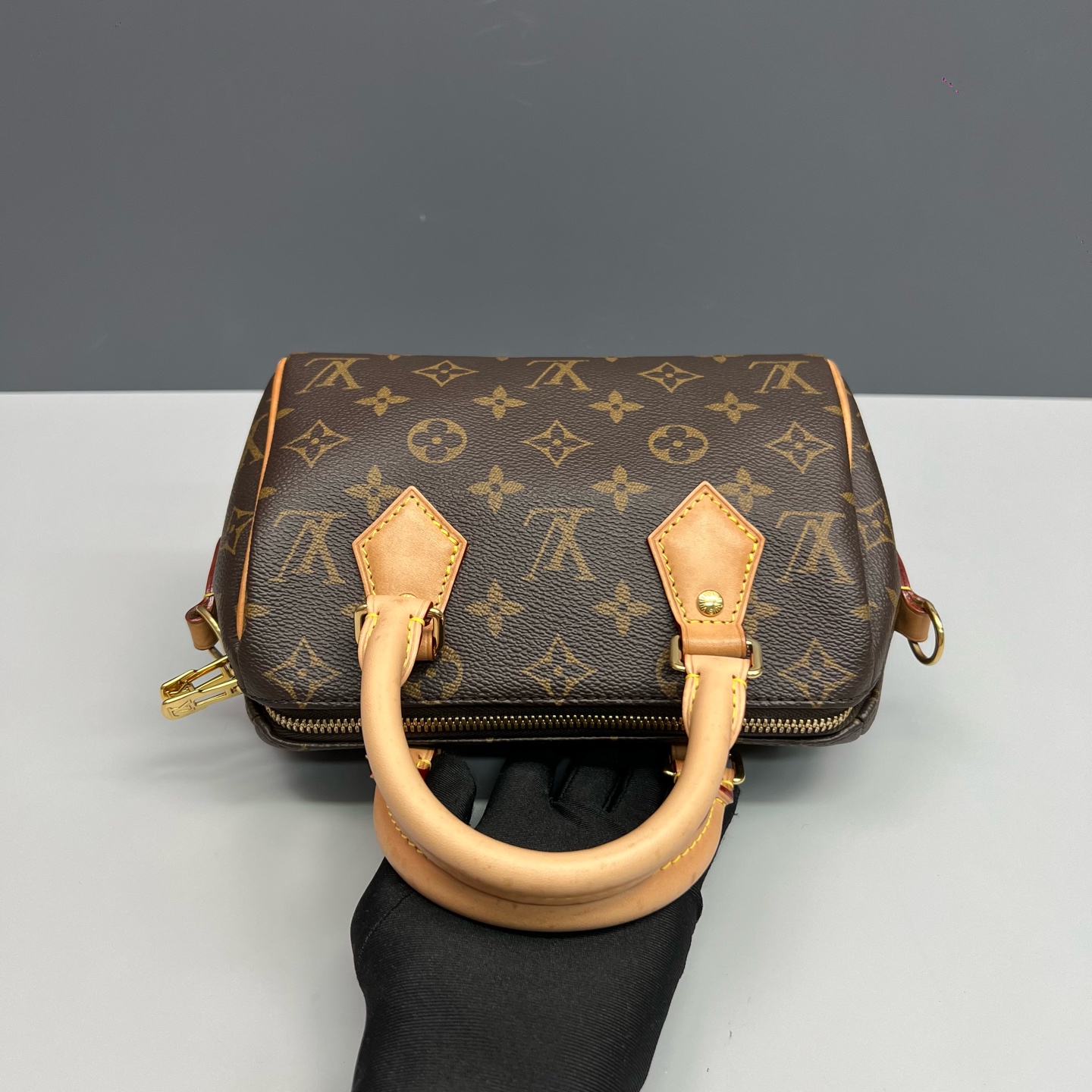 LV Louis Vuitton Speedy 20 Monogram Black Strap Boston Bag Authentic - Image 6