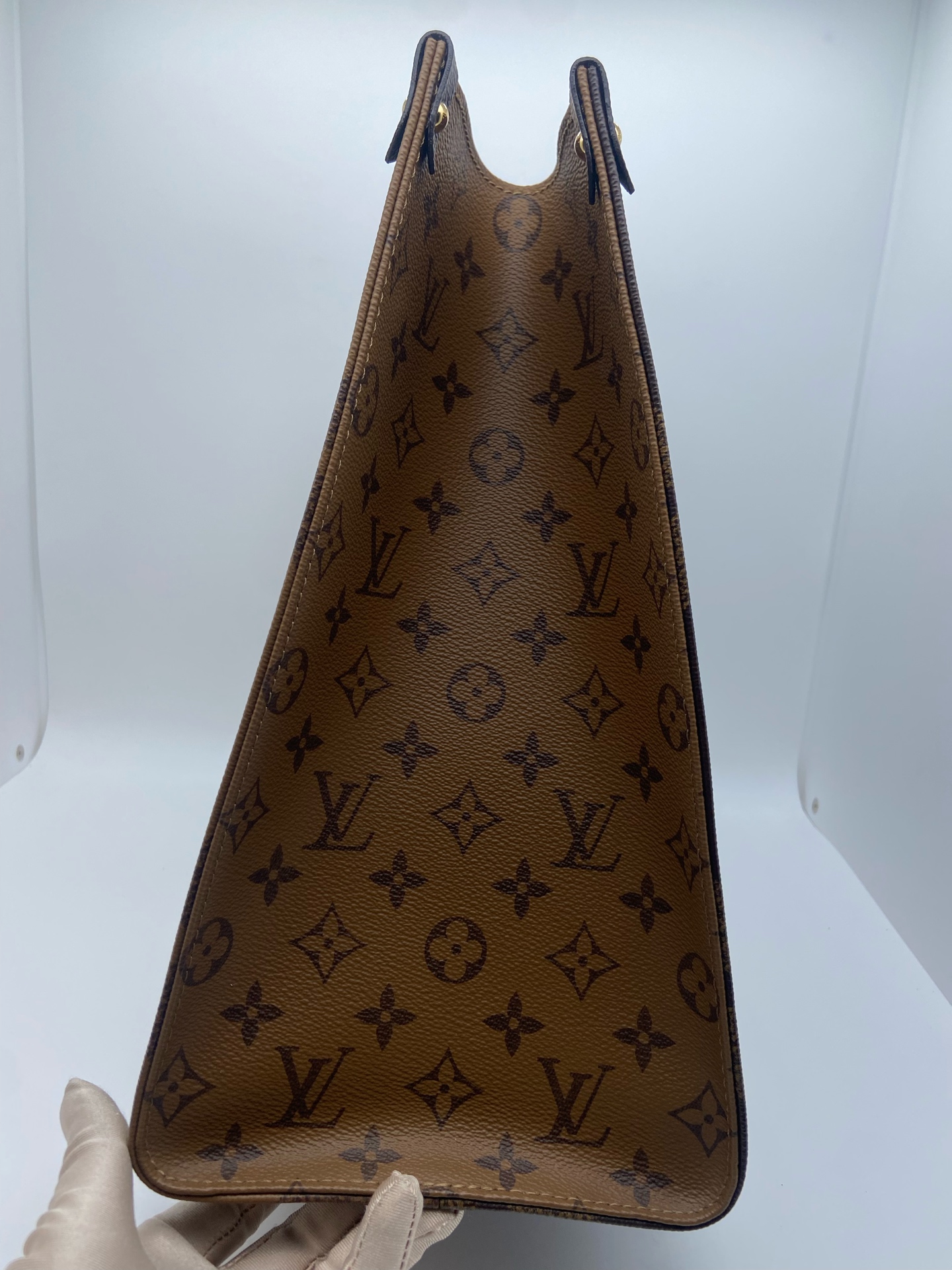 LV Onthego GM Black Shoulder Bag 2023 Chip Auth Authentic - Image 3