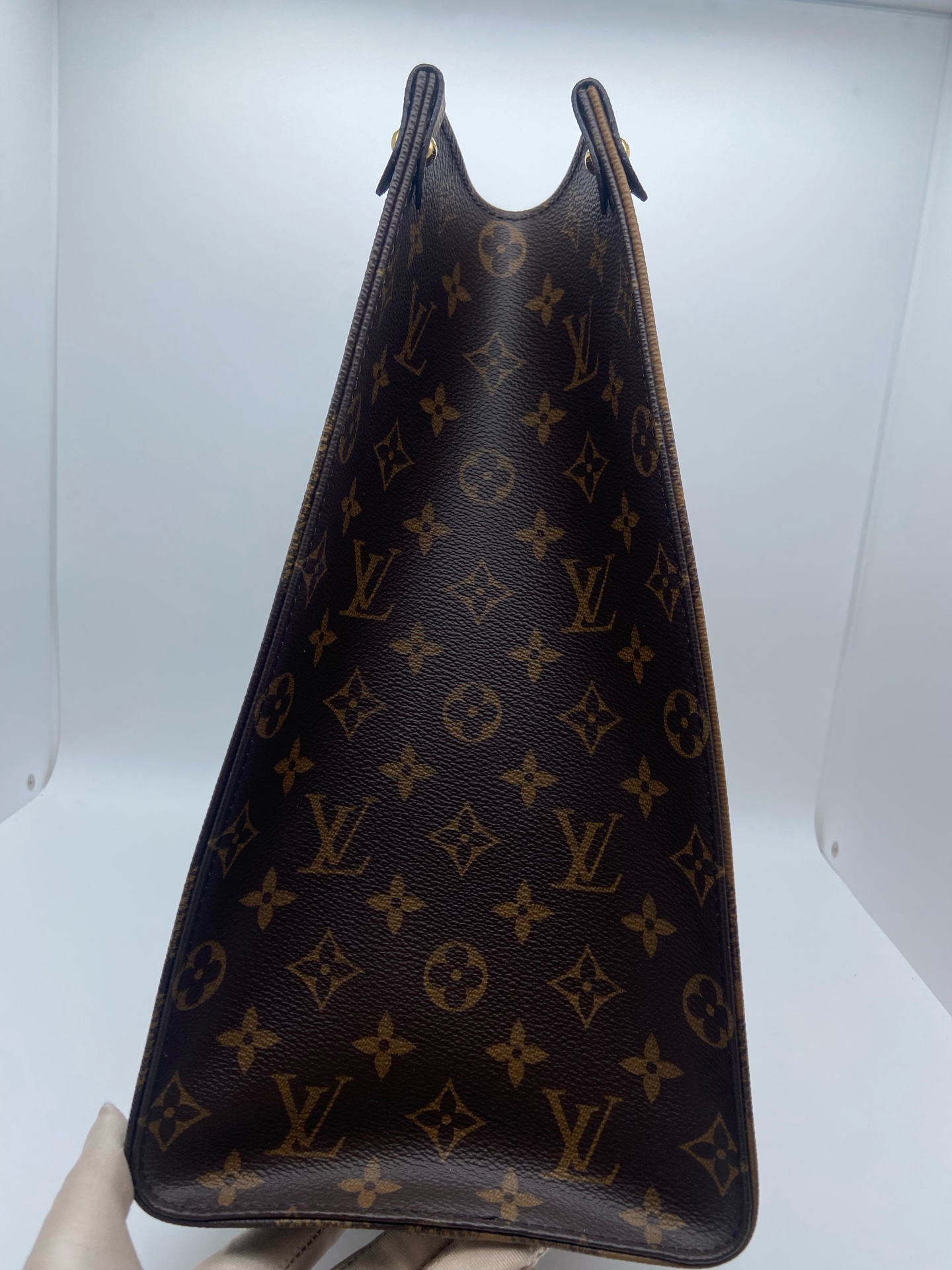 LV Onthego GM Black Shoulder Bag 2023 Chip Auth Authentic - Image 4