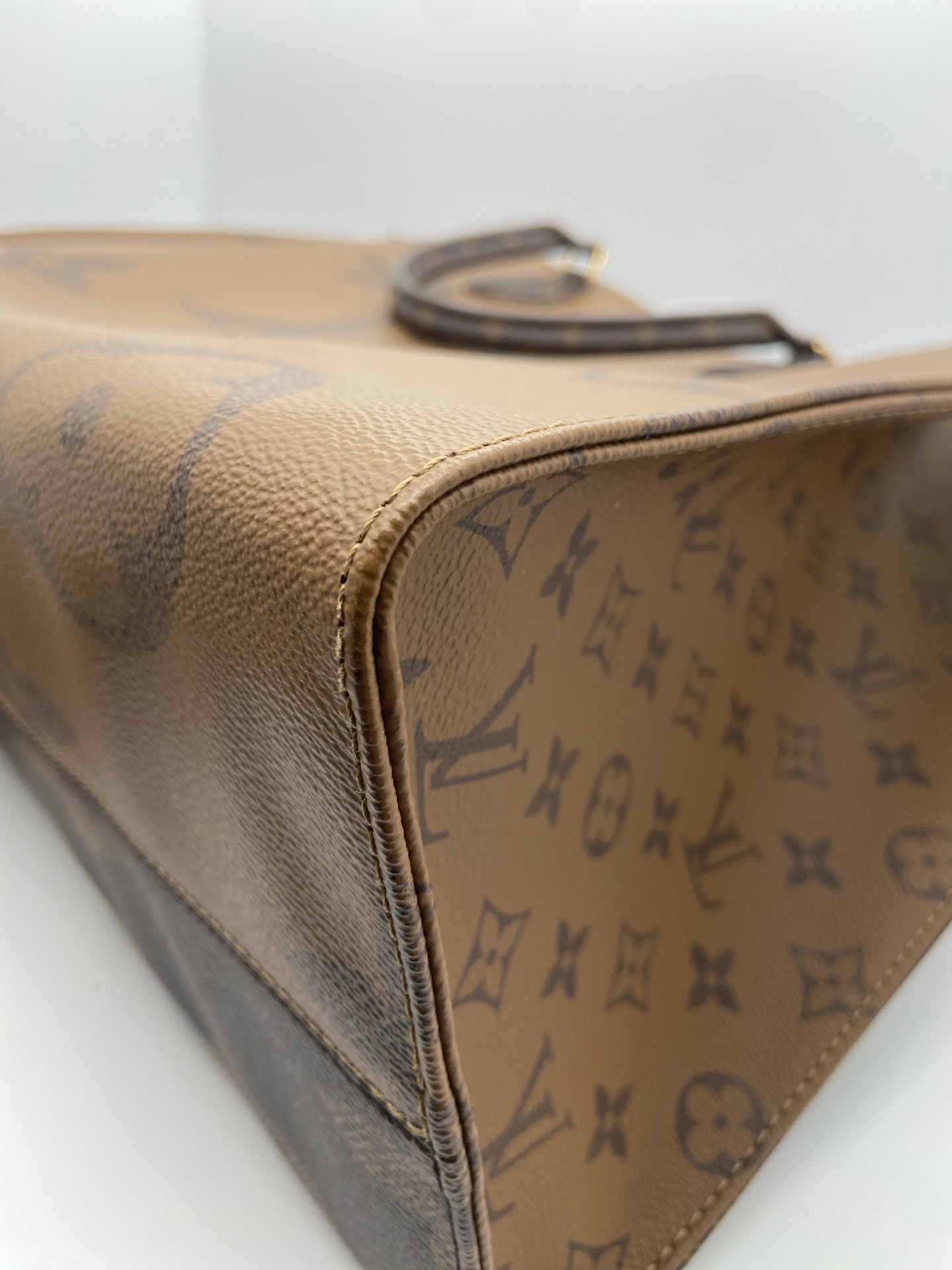LV Onthego GM Black Shoulder Bag 2023 Chip Auth Authentic - Image 6