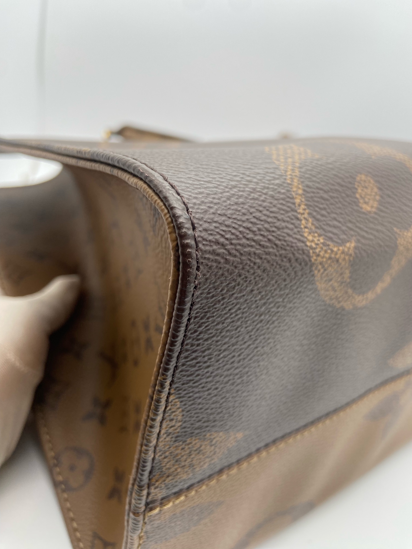 LV Onthego GM Black Shoulder Bag 2023 Chip Auth Authentic - Image 7