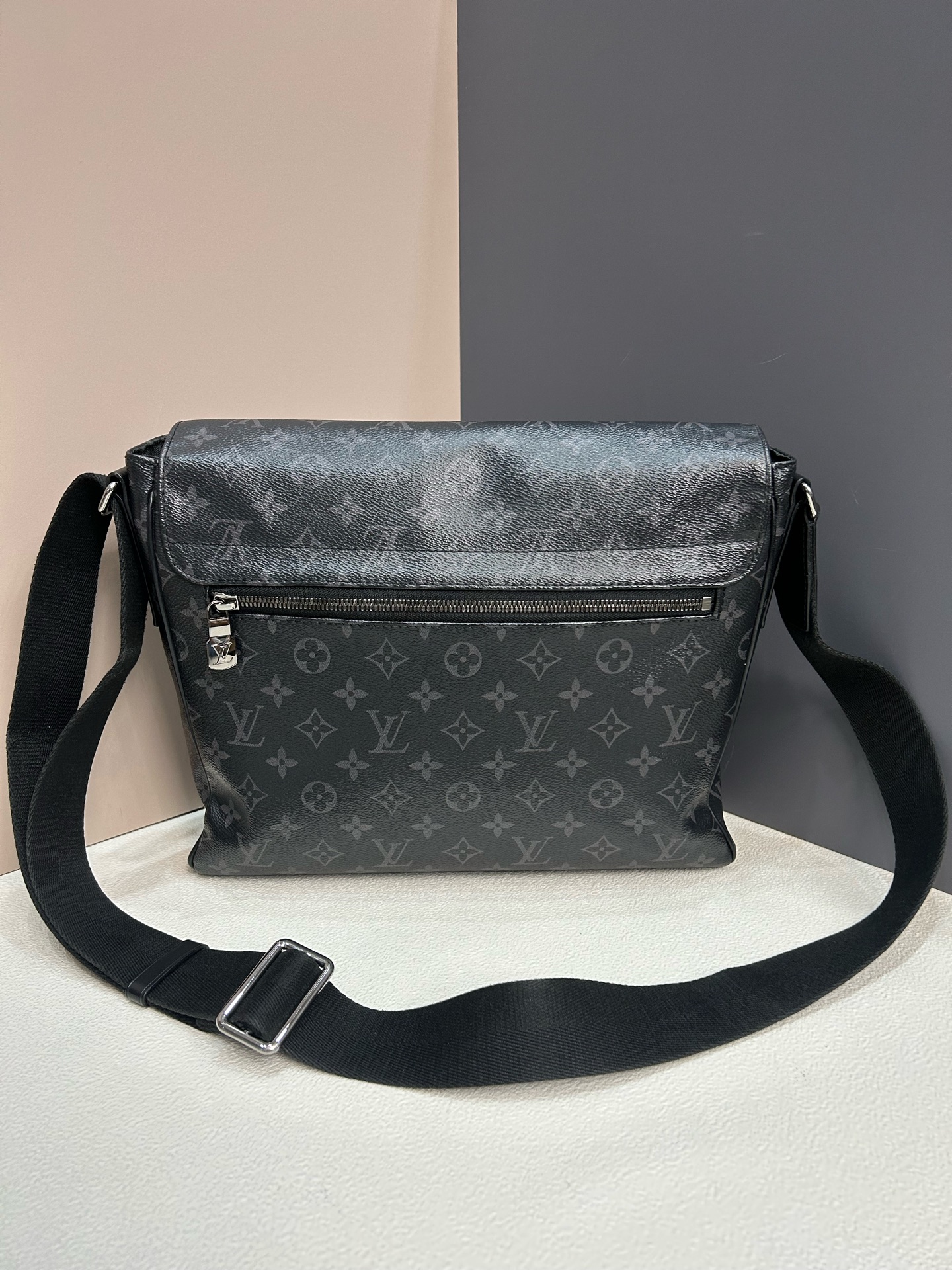 LV District MM Black Monogram Canvas Crossbody Messenger Bag Authentic - Image 4