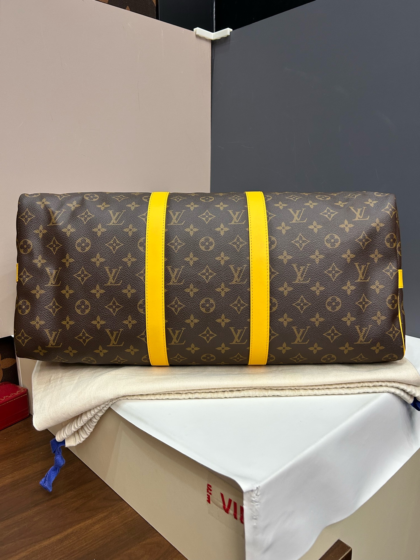 LV Keepall 50 Classic Monogram Travel Duffle Bag Yellow Trim Authentic - Image 7