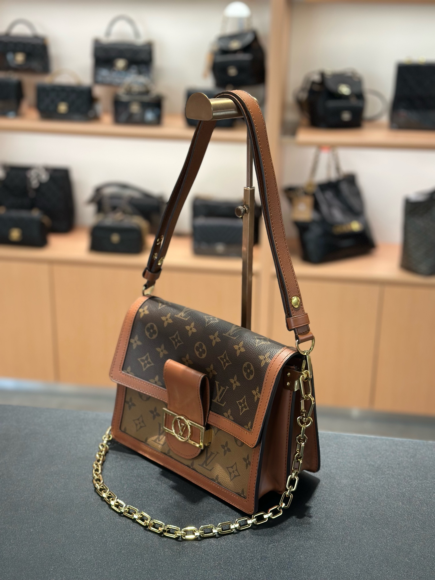 Louis Vuitton Dauphine Bicolor Chip Medium 25x17x10.5 Authentic - Image 3