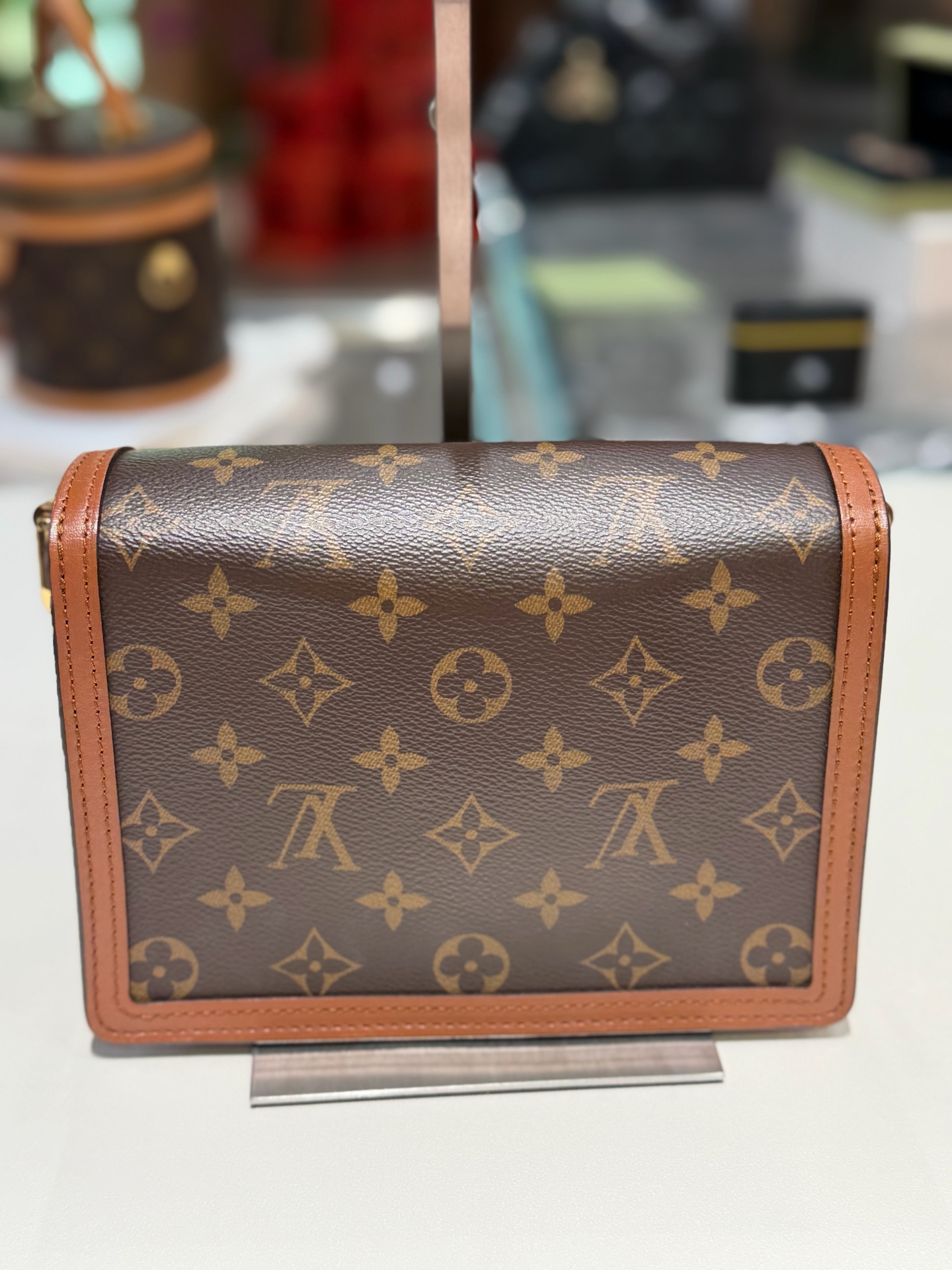 Louis Vuitton Dauphine Monogram Canvas Leather Crossbody Bag Authentic - Image 5